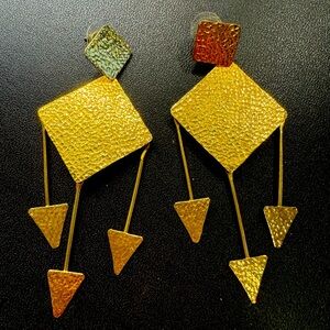 Lozenge and arrows earnings
